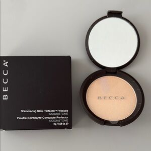 BECCA Cream Highlighter Compact